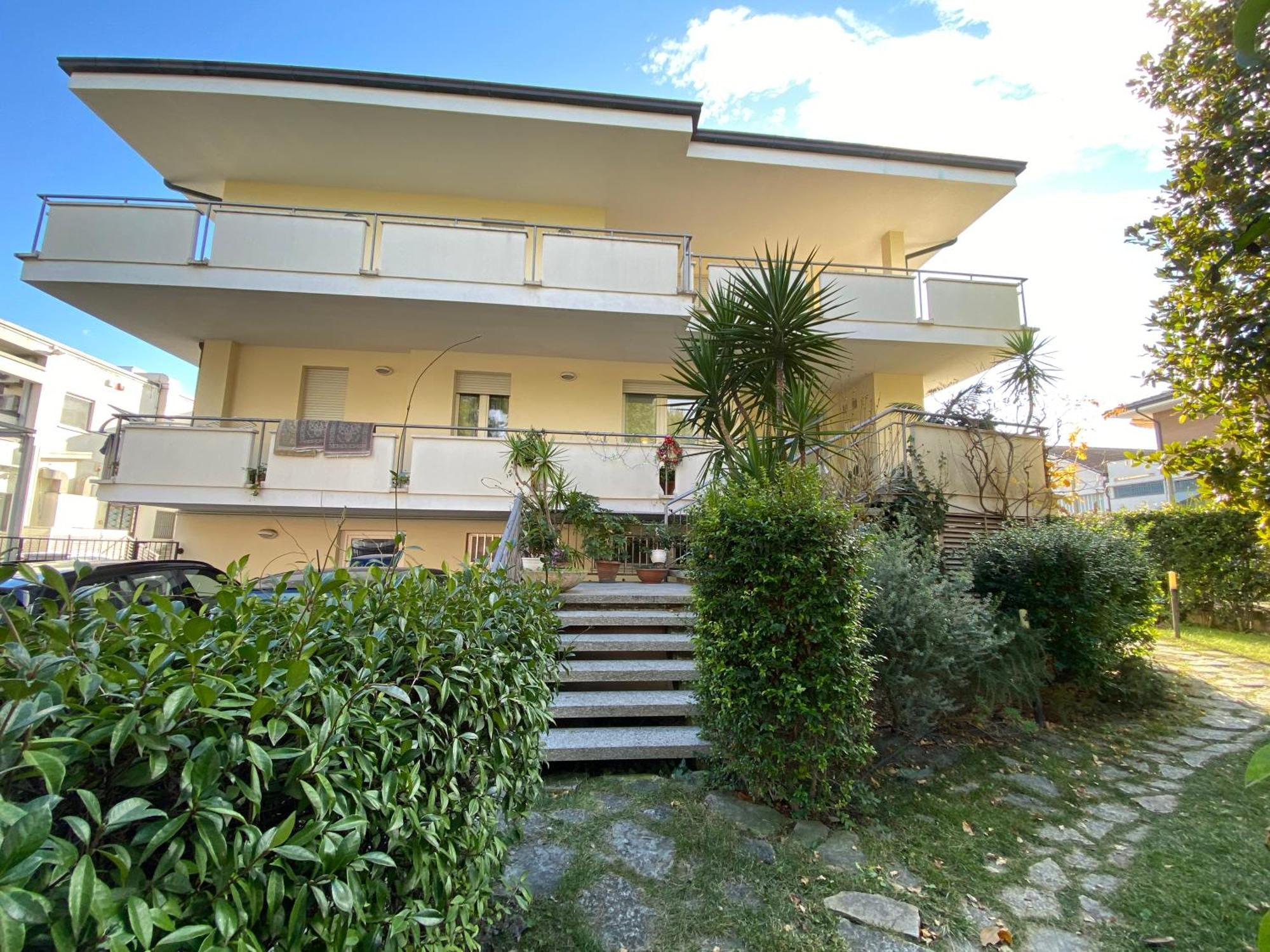 Apartament La Terrazza Sul Tetto Porto San Giorgio Zewnętrze zdjęcie
